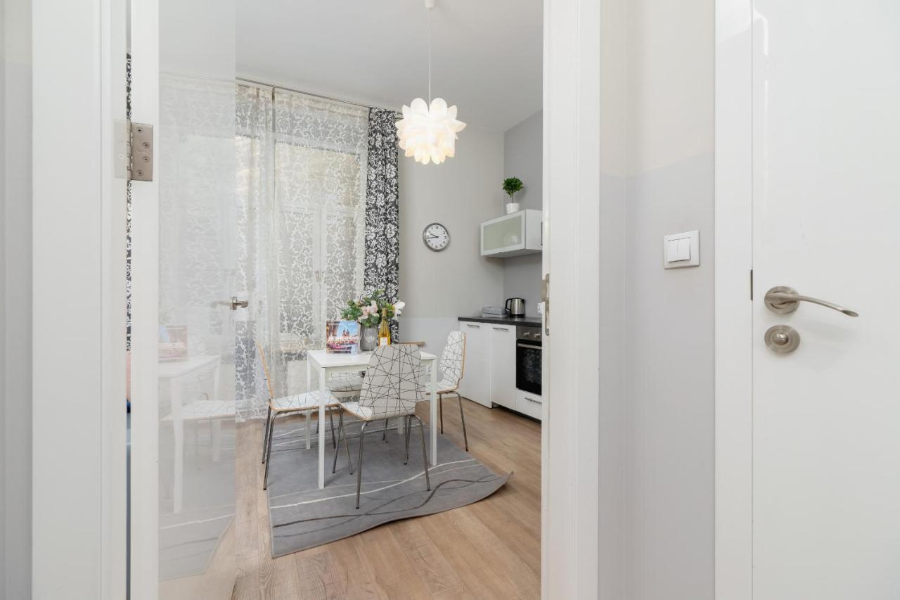Central Planty Park Apartment Lobzowska By Noclegi Renters Krakow Dış mekan fotoğraf